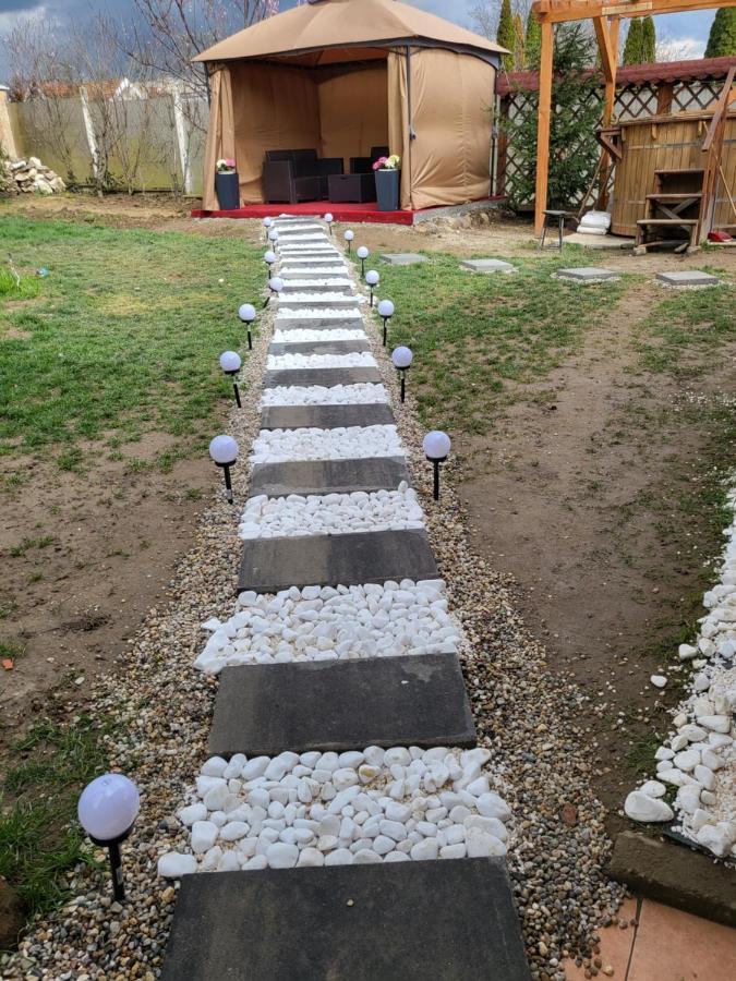 Vila Ana Cu Terasa Gratar Si Jacuzzi Villa Satu Mare Eksteriør billede